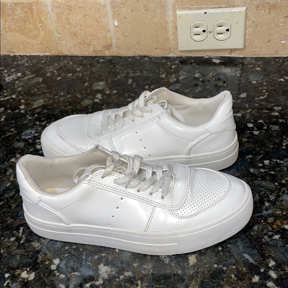 American Eagle White leather Sneakers! 6